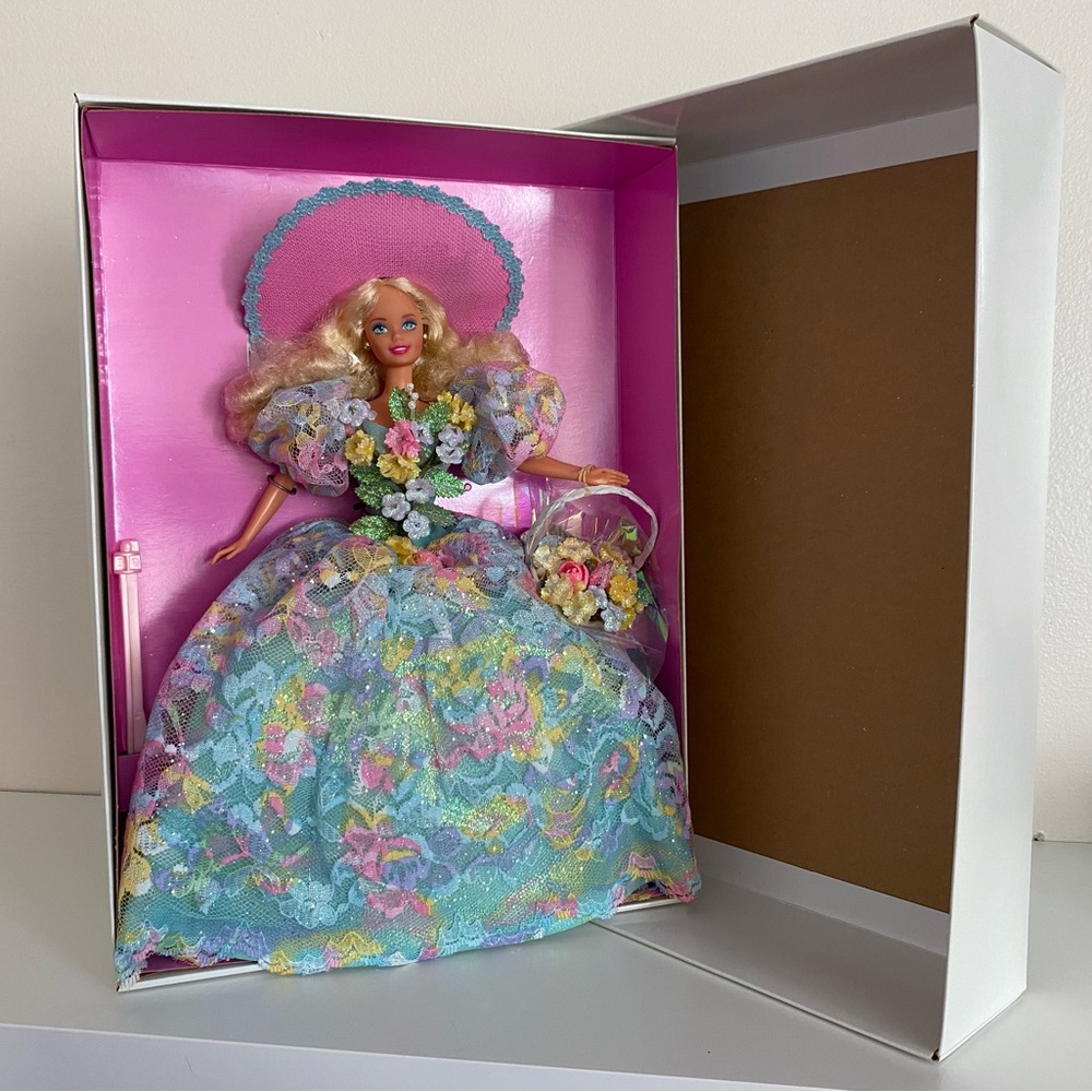 1994 Enchanted Seasons Spring Bouquet Barbie